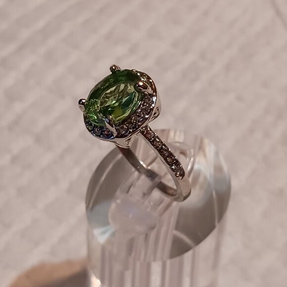 Green Peridot CZ Halo Silver Fashion Ring Size 7 NWOT - Picture 3 of 14